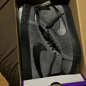 Nike Men's Charcoal and Black Sneakers